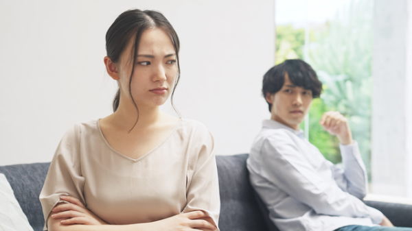 ケンカしている再婚夫婦