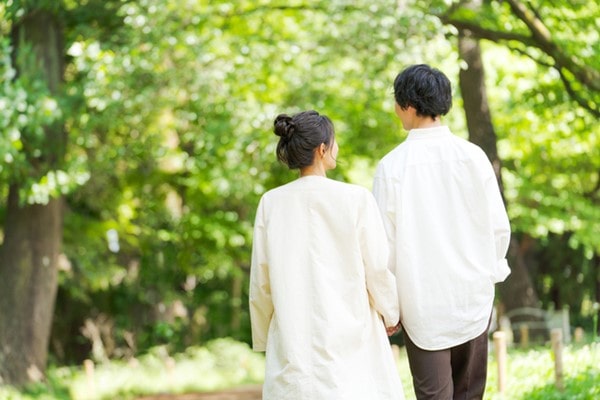 マッチングアプリで出会った男女